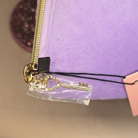 Juicy Couture 💜NWT💜 Light Purple Cosmetic Travel Bag!💜💜💜 - Picture 3 of 12
